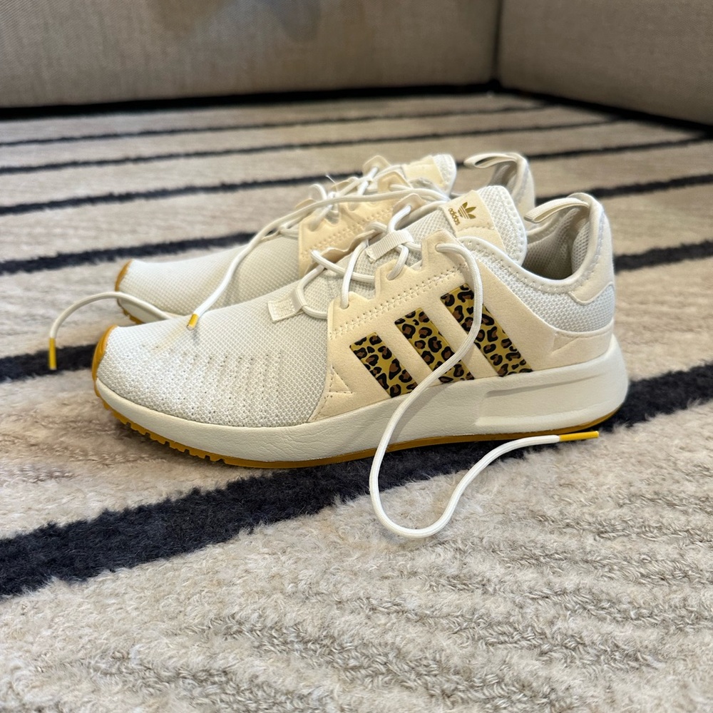 Kids 5.5/ Women’s 6.5 Adidas Tennis shoes with leopard stripes